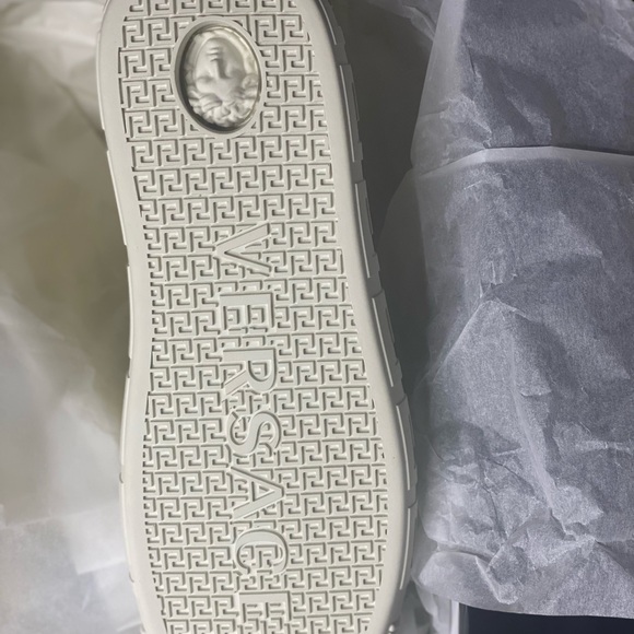 👑🌟🔥STUNNING VERCSACE SNEAKERS 🔥🌟👑 - Picture 8 of 12